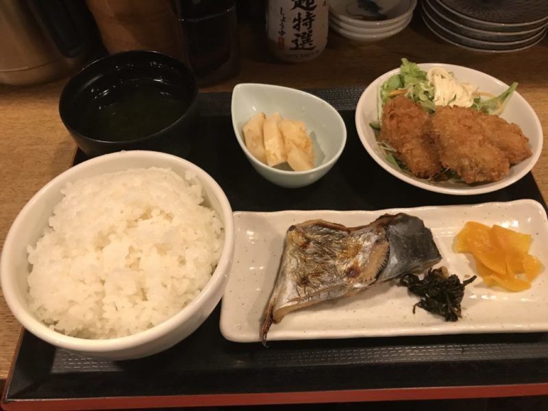 名駅酒場 魚正宗 日替わりランチに焼魚とカキフライ定食をいただく 名古屋ランチ